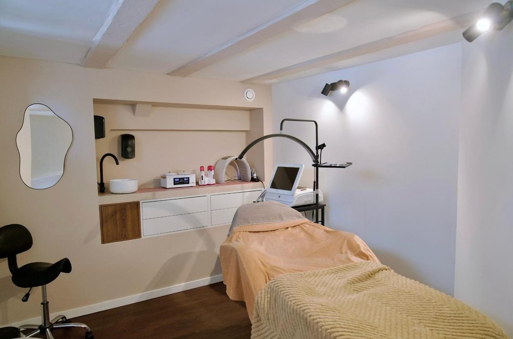 HIFU behandelkamer van The Goddess LAB met moderne apparatuur, Amsterdam